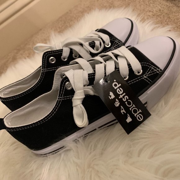 converse - Picture 3 of 4